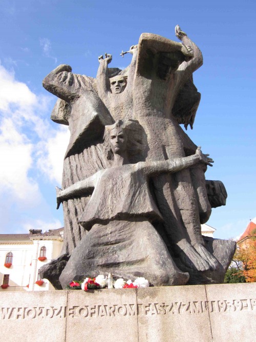 Das Denkmal auf dem Alten Markt für die Opfer des Hitler- und Stalin-Regimes